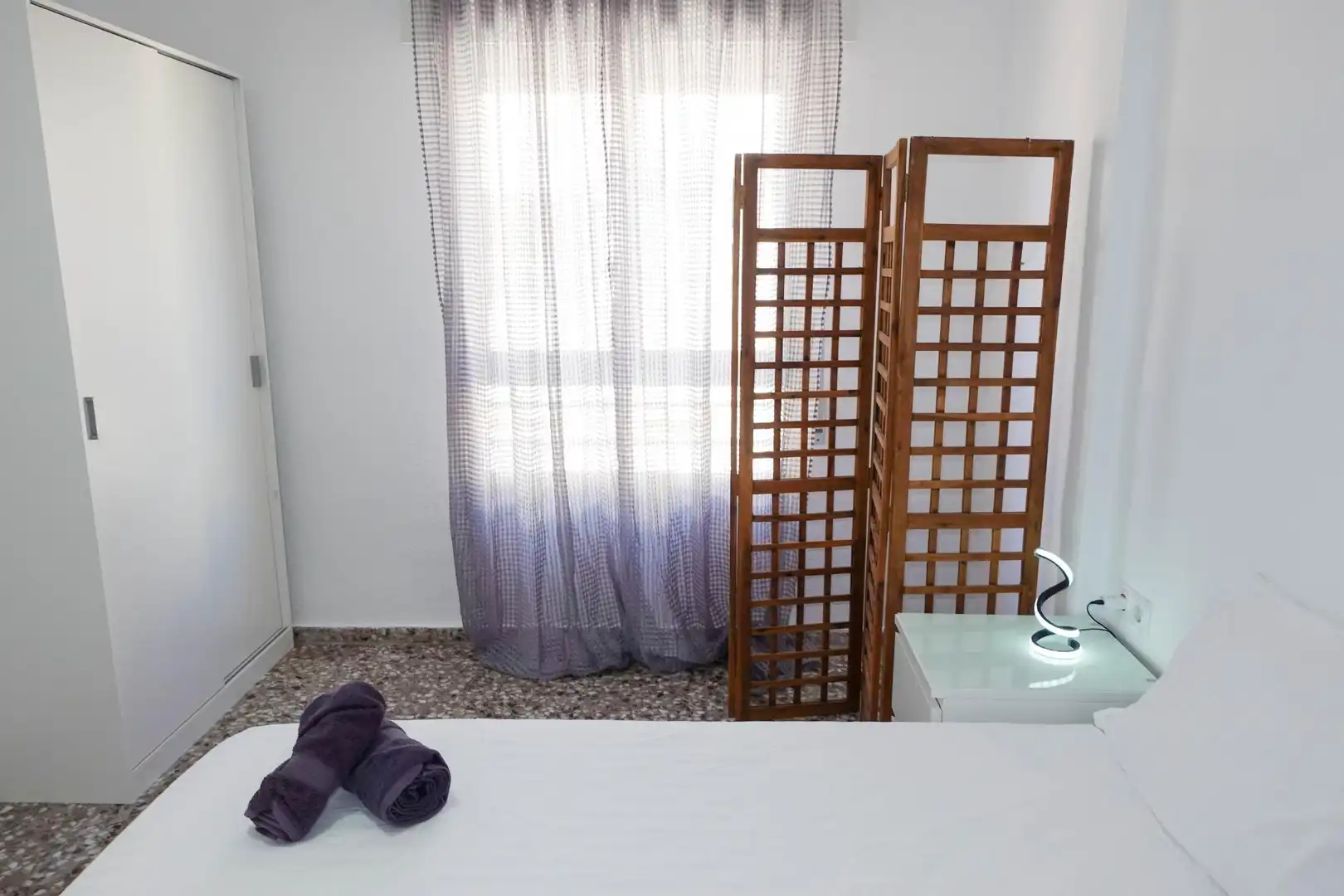 Dormitori de Pis de lloguer en Torrevieja amb Aire condicionat, Calefacció i Moblat