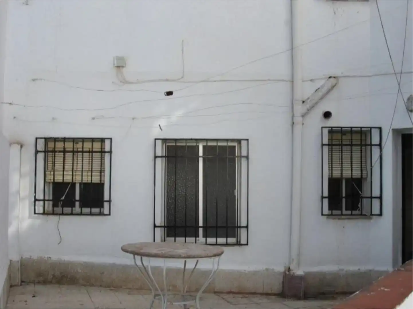 Vista exterior de Casa adosada en venda en Linares amb Balcó