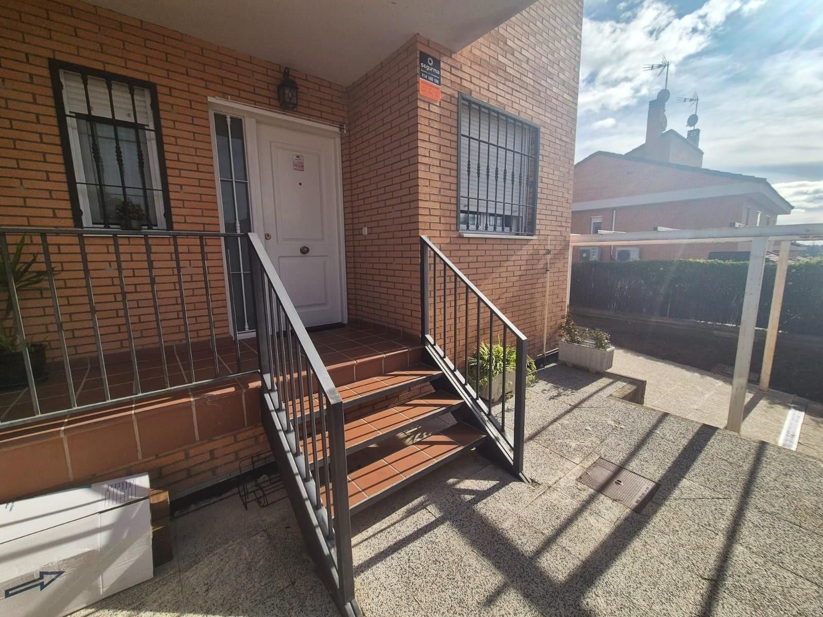 Exterior view of Single-family semi-detached to rent in Villamantilla  with Heating and Terrace