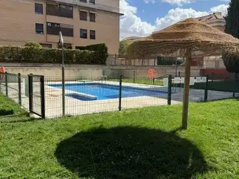 Piscina de Pis en venda en Ciudad Real Capital amb Aire condicionat, Piscina i Balcó