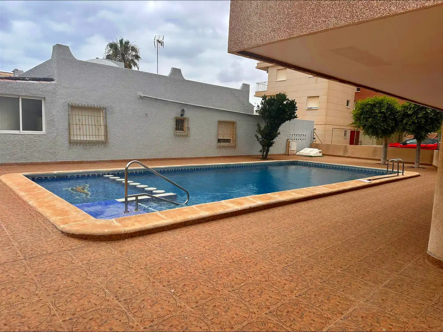 Piscina de Apartamento en venta en Torrevieja con Amueblado, Balcón y Piscina comunitaria
