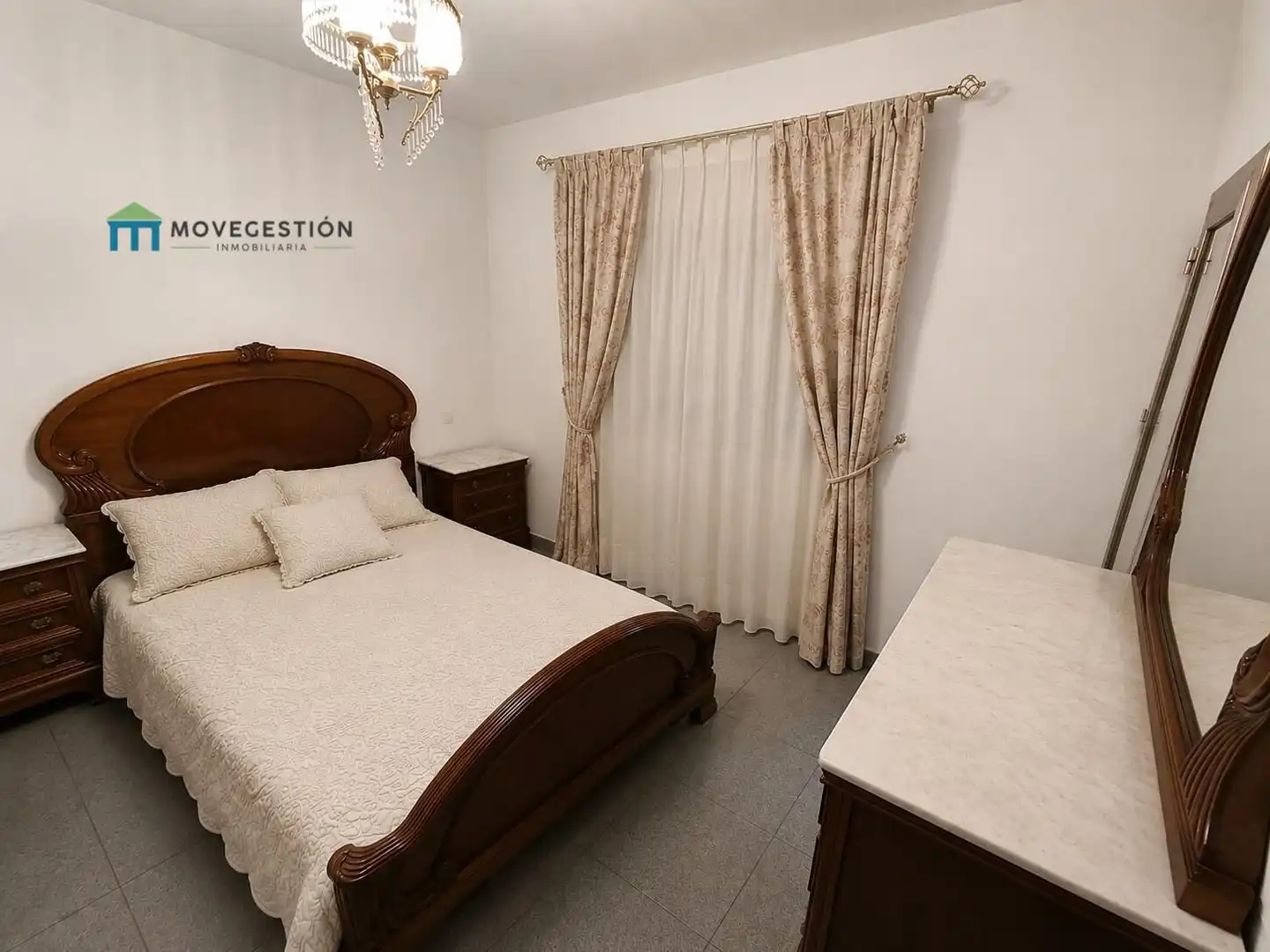 Dormitori de Casa o xalet en venda en Ubrique
