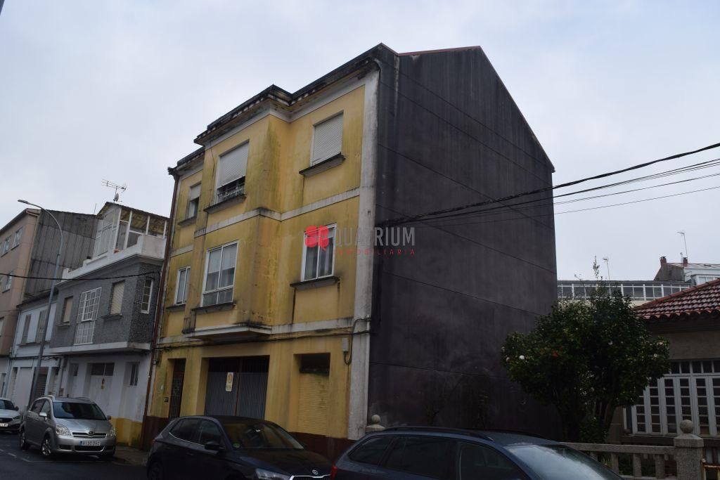 Vista exterior de Edifici en venda en A Estrada 