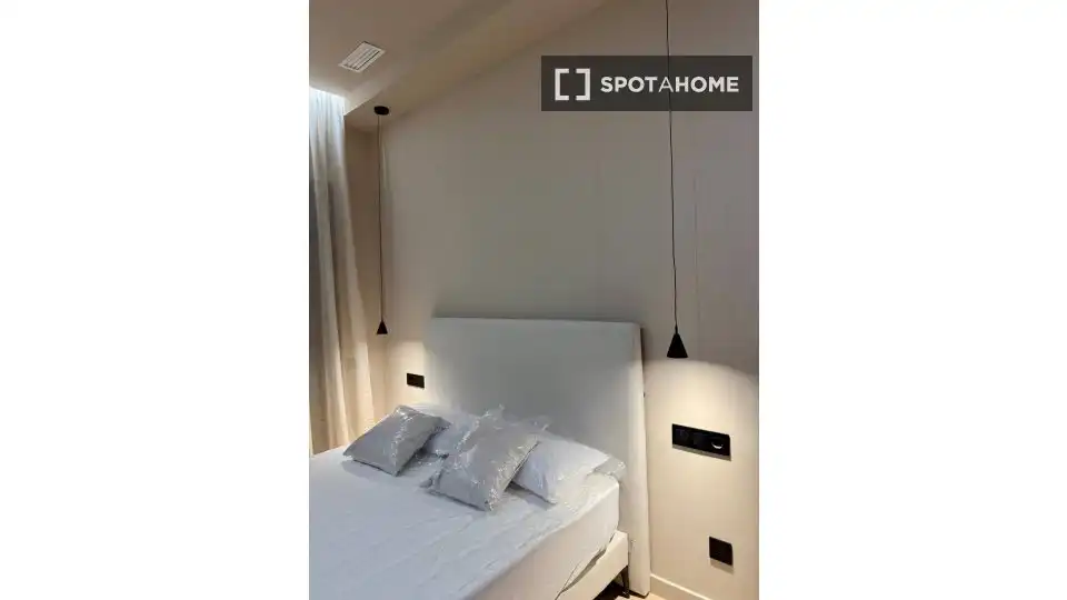 Bedroom of Flat for rent in Santa Coloma de Gramenet  with Air Conditioner, Heating and Furnished