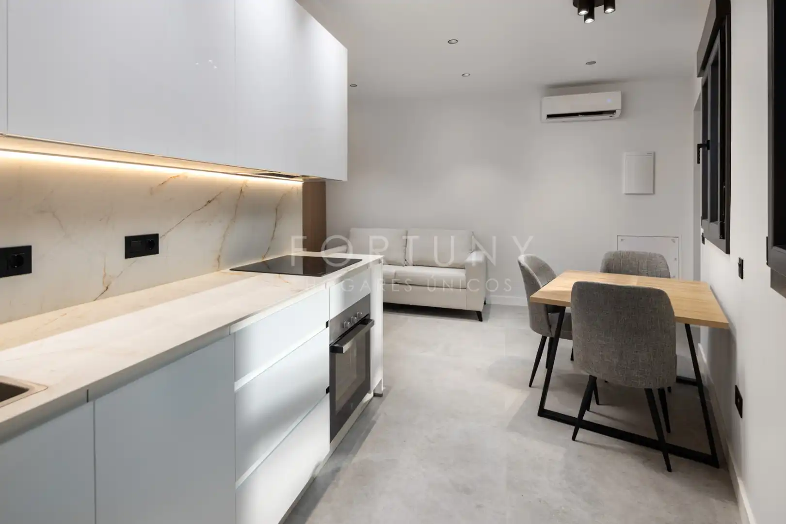 Cocina de Estudio en venta en Málaga con Aire acondicionado y Amueblado