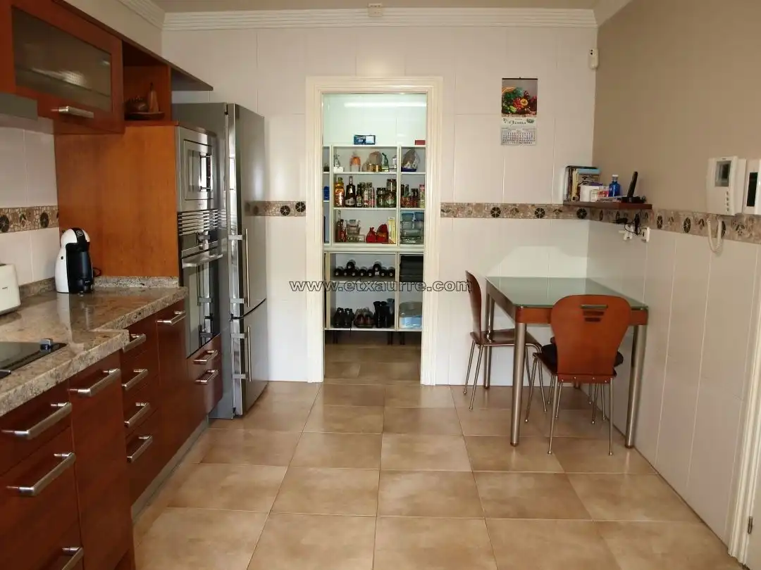 Cuina de Casa o xalet en venda en Laudio / Llodio amb Calefacció, Jardí privat i Terrassa