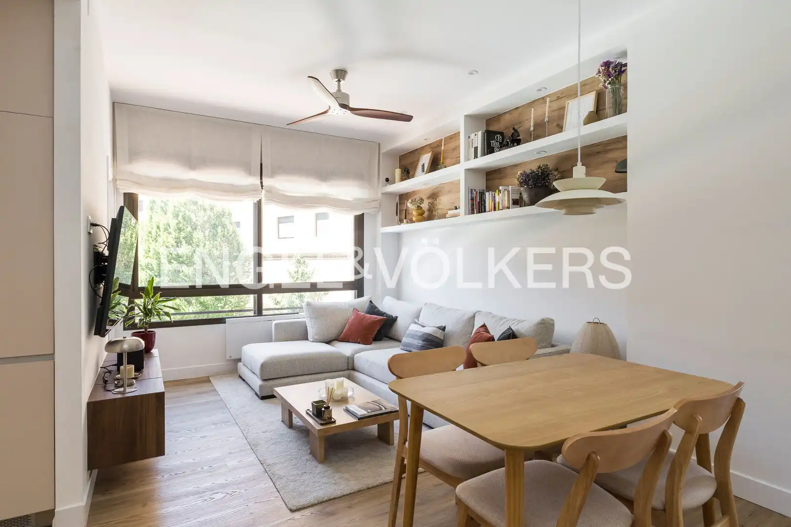 Living room of Flat for sale in Madrid  with Air Conditioner, Heating and Swimming Pool
