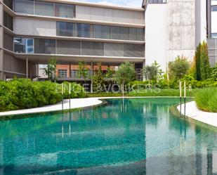 Piscina de Apartament en venda en  Madrid Capital amb Aire condicionat, Calefacció i Terrassa