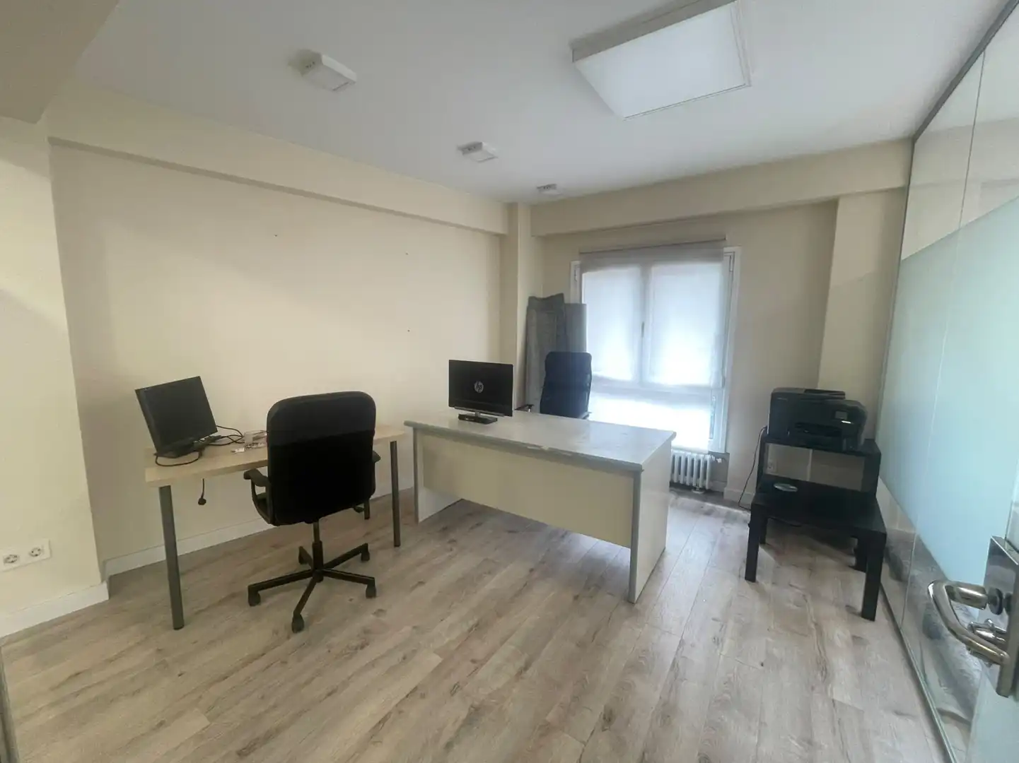 Oficina de lloguer en Oviedo  amb Calefacció