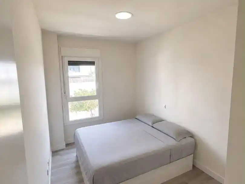Schlafzimmer von Wohnung zur Miete in Dos Hermanas mit Klimaanlage, Terrasse und Balkon