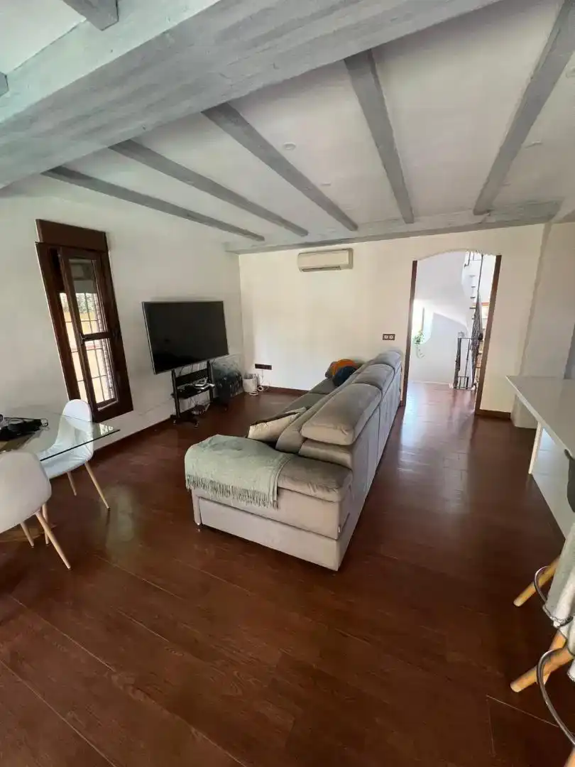 Sala d'estar de Casa o xalet en venda en Albolote amb Aire condicionat, Piscina i Moblat