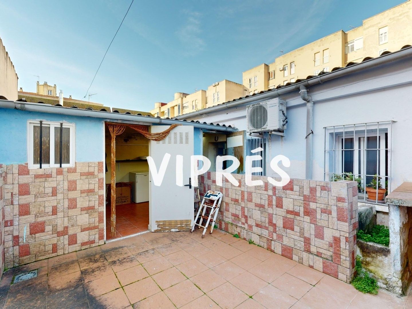 Vista exterior de Casa o xalet en venda en Cáceres Capital amb Aire condicionat, Calefacció i Terrassa