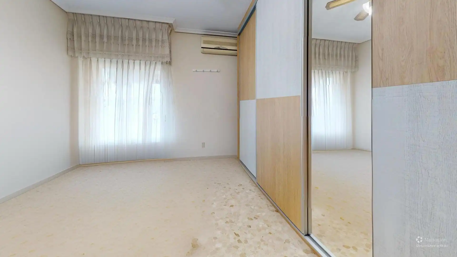 Dormitori de Pis en venda en Elche / Elx amb Aire condicionat, Terrassa i Balcó
