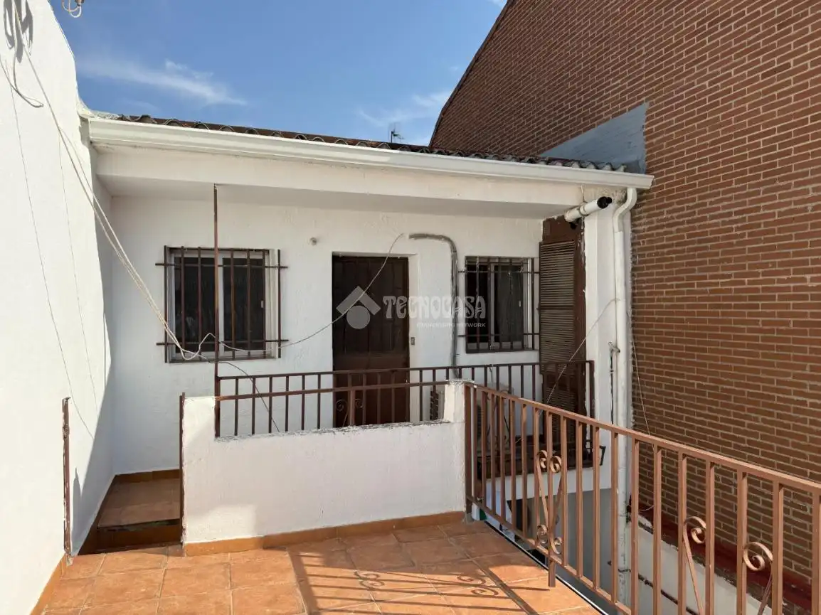 Vista exterior de Casa o xalet en venda en Madrid amb Calefacció, Jardí privat i Terrassa