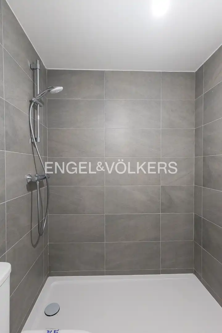 Bathroom of Flat for rent in Madrid  with Air Conditioner, Heating and Private garden