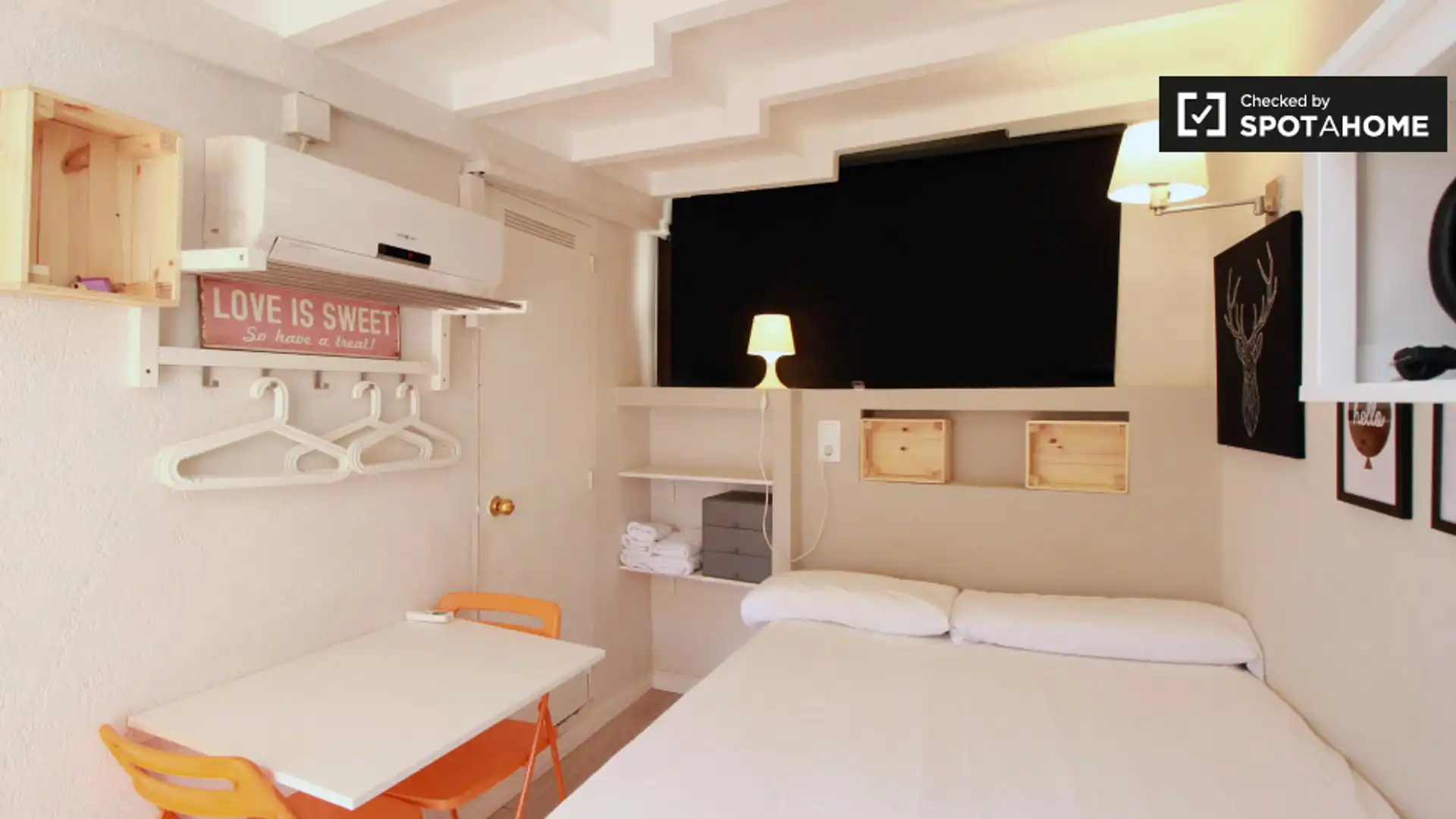 Flat for rent in Barri Gòtic