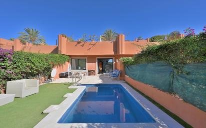 Jardí de Planta baixa en venda en Marbella amb Aire condicionat, Terrassa i Piscina