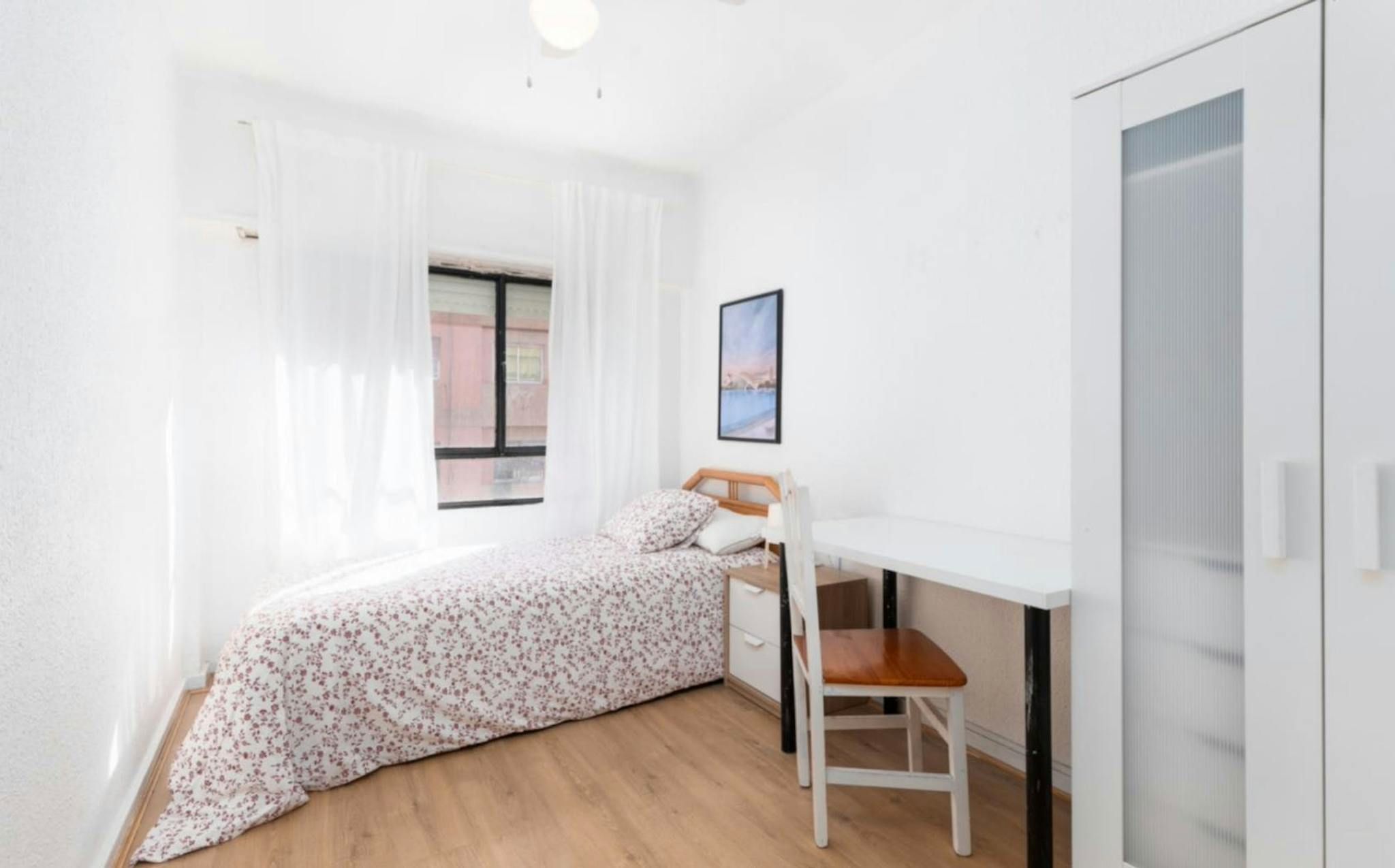 Dormitori de Pis per a compartir en  Valencia Capital amb Moblat, Rentadora i TV