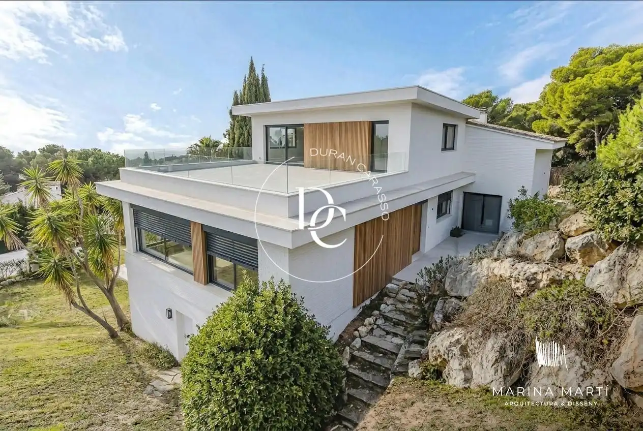 House with pool for sale in Plaça Torremoruna, imagen 2