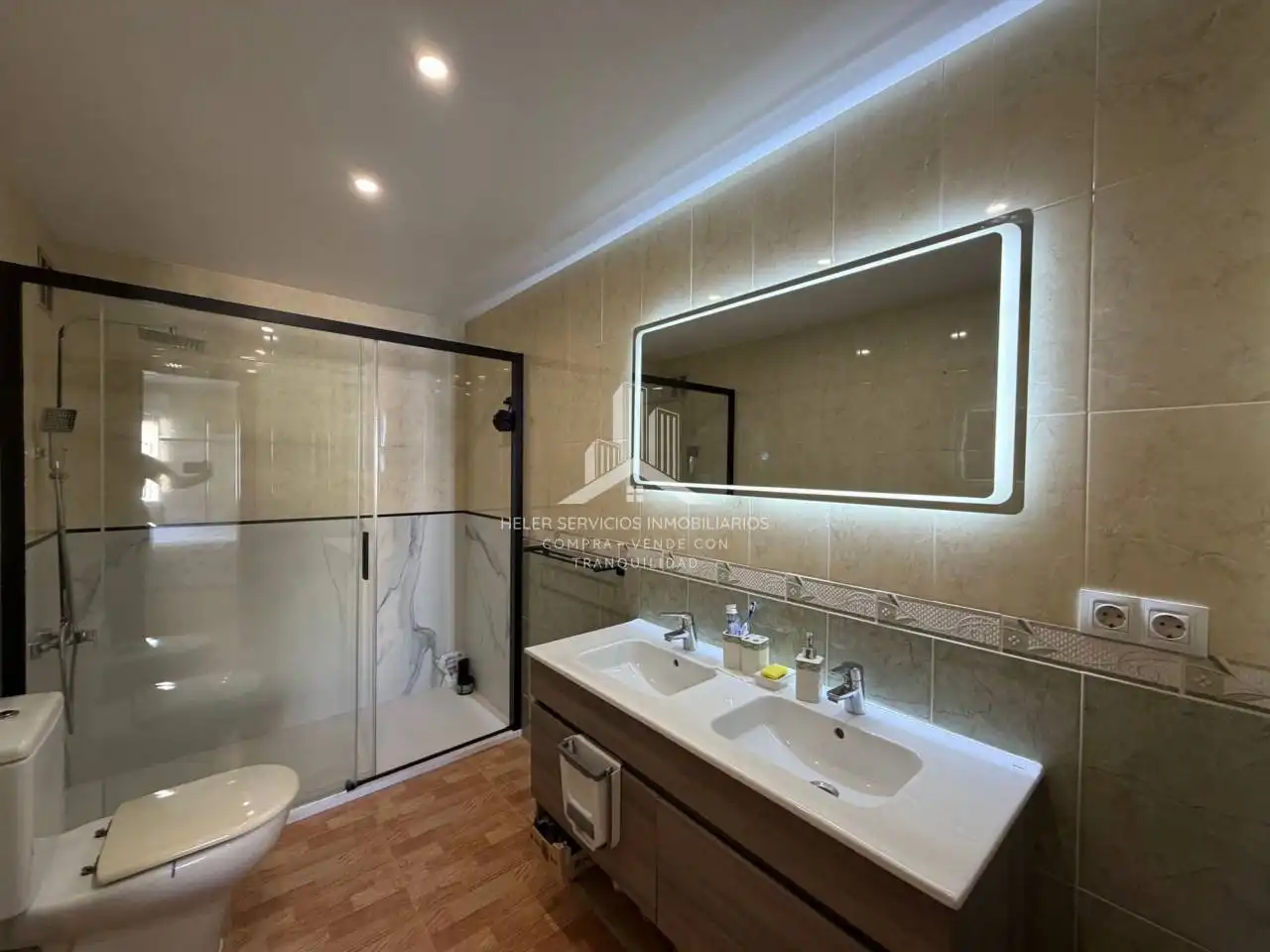 Bany de Apartament en venda en Vila-real amb Parquet, Terrassa i Traster