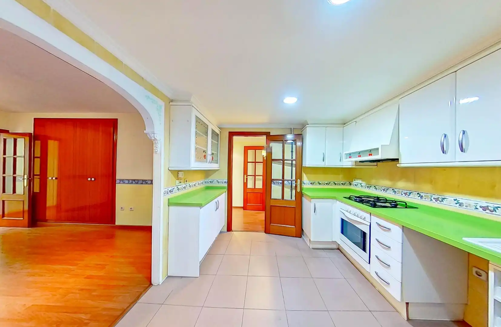 Küche von Wohnung zum Verkauf in Valencia mit Parkett und Terrasse