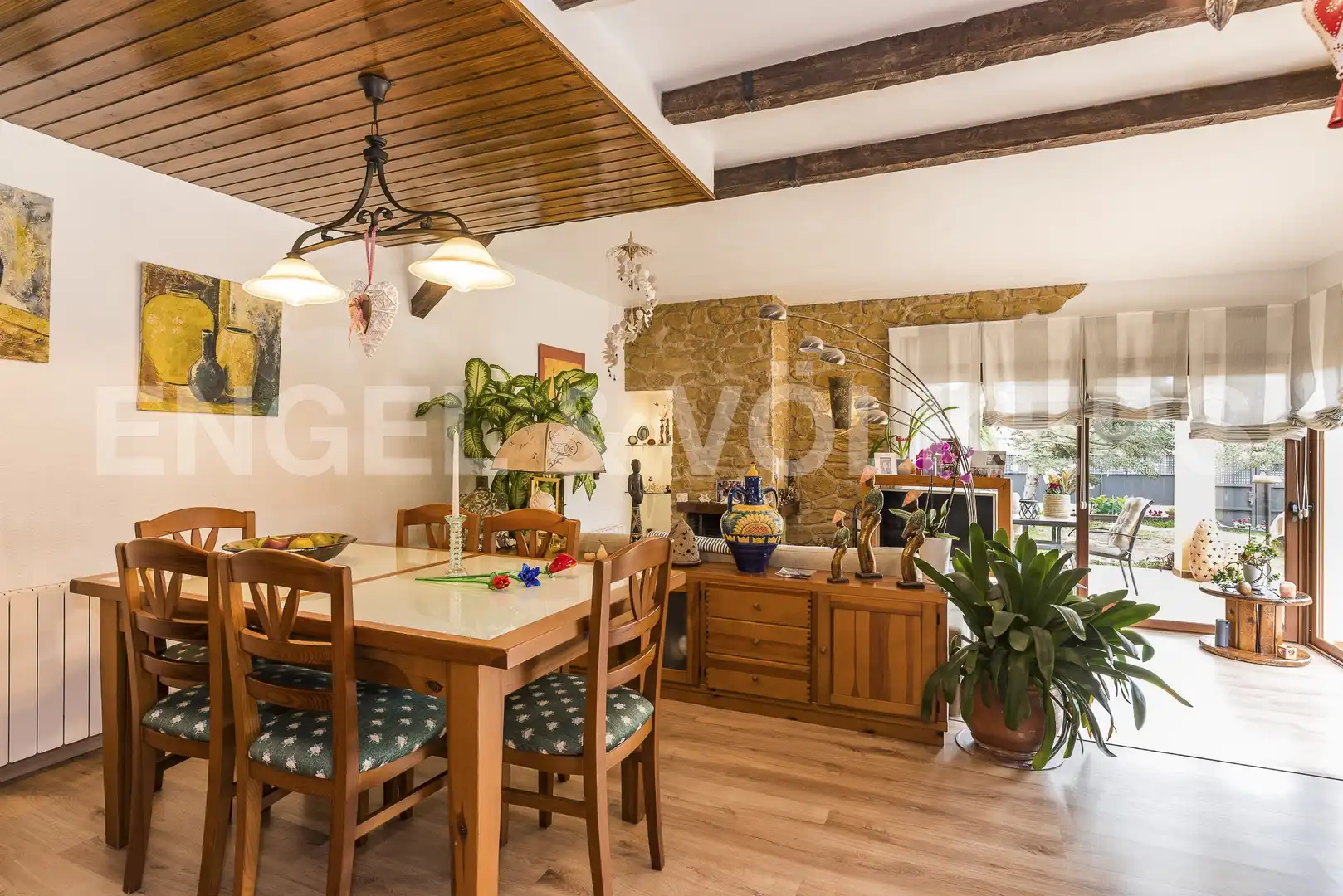 Menjador de Casa o xalet en venda en Pacs del Penedès amb Calefacció, Jardí privat i Parquet