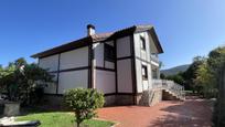 Vista exterior de Casa o xalet en venda en Castro-Urdiales amb Terrassa i Piscina