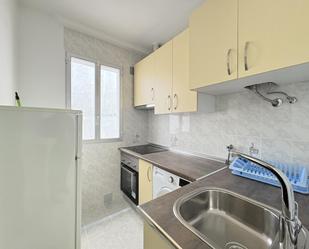 Cuina de Apartament de lloguer en  Madrid Capital amb Aire condicionat, Calefacció i Moblat