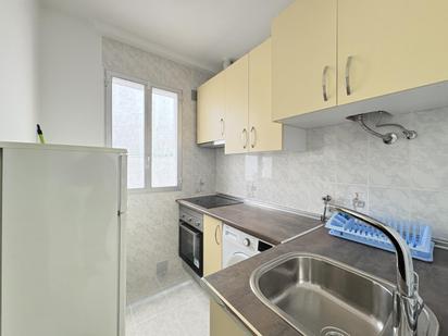 Cuina de Apartament de lloguer en  Madrid Capital amb Aire condicionat, Calefacció i Moblat