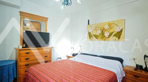 Foto 2 de Piso en venta en Calle Casarabonela, Santa Cristina - San Rafael, Málaga Capital