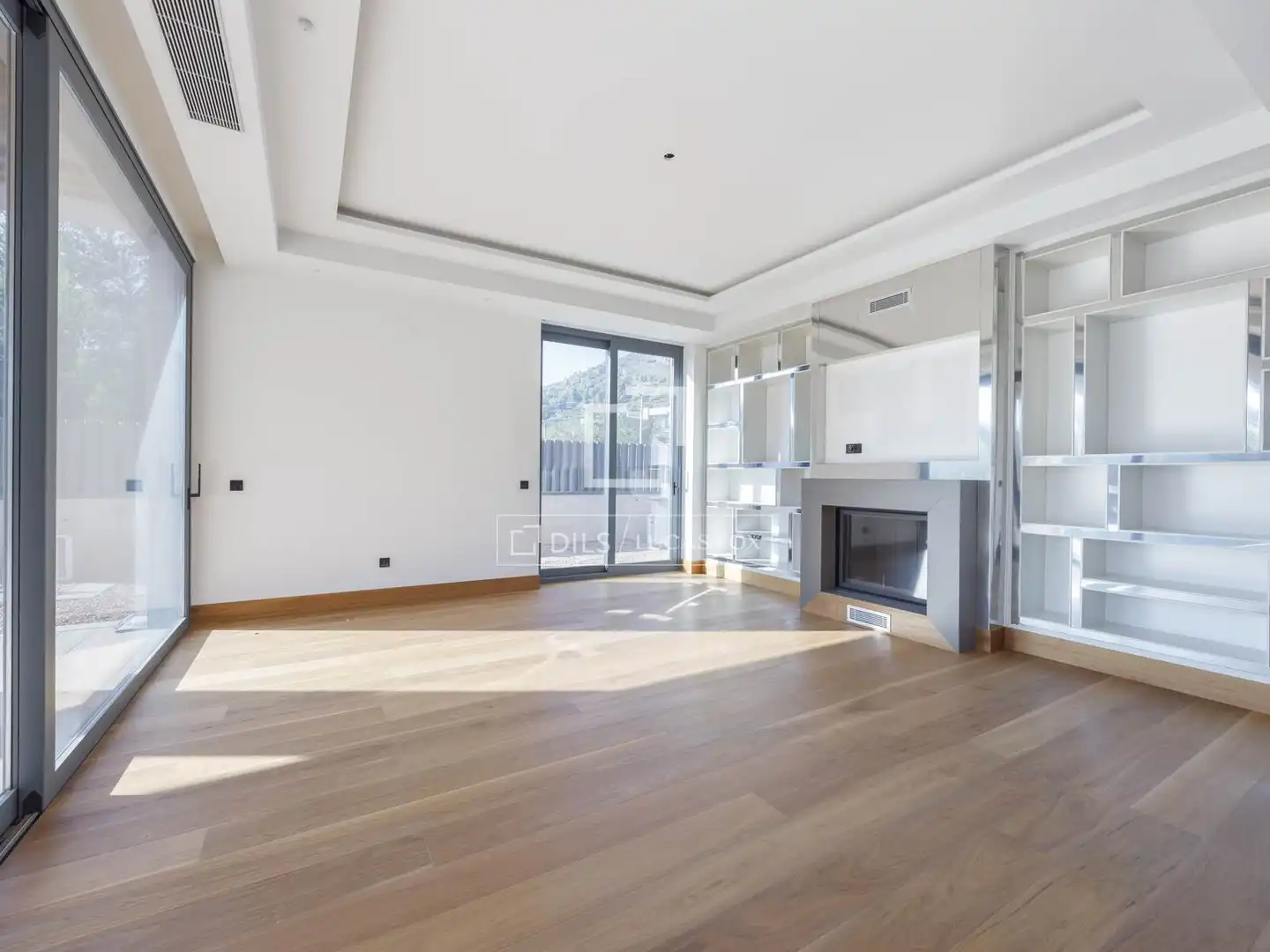 Sala d'estar de Casa o xalet en venda en Sagunto / Sagunt amb Aire condicionat, Calefacció i Jardí privat