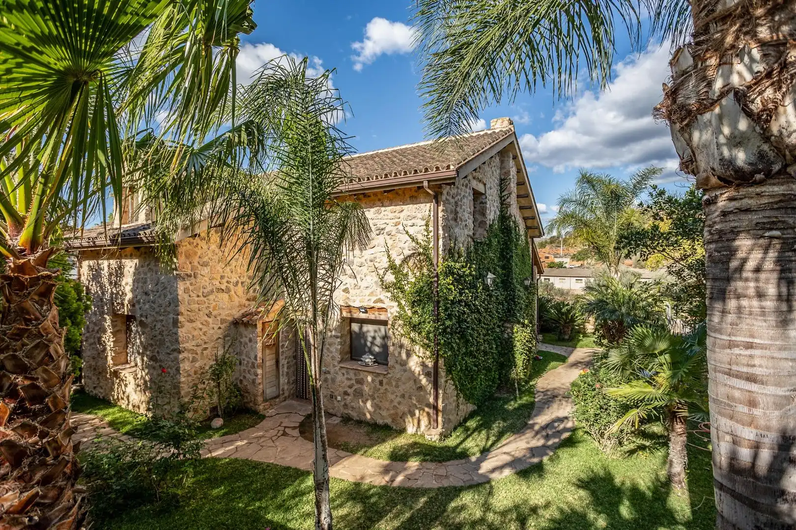 Vista exterior de Casa o xalet en venda en Pedralba amb Aire condicionat, Calefacció i Jardí privat