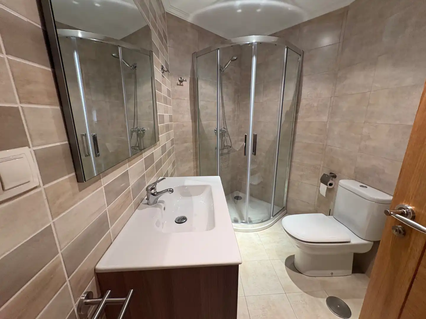 Baño de Piso de alquiler en Ferrol con Calefacción, Parquet y Amueblado