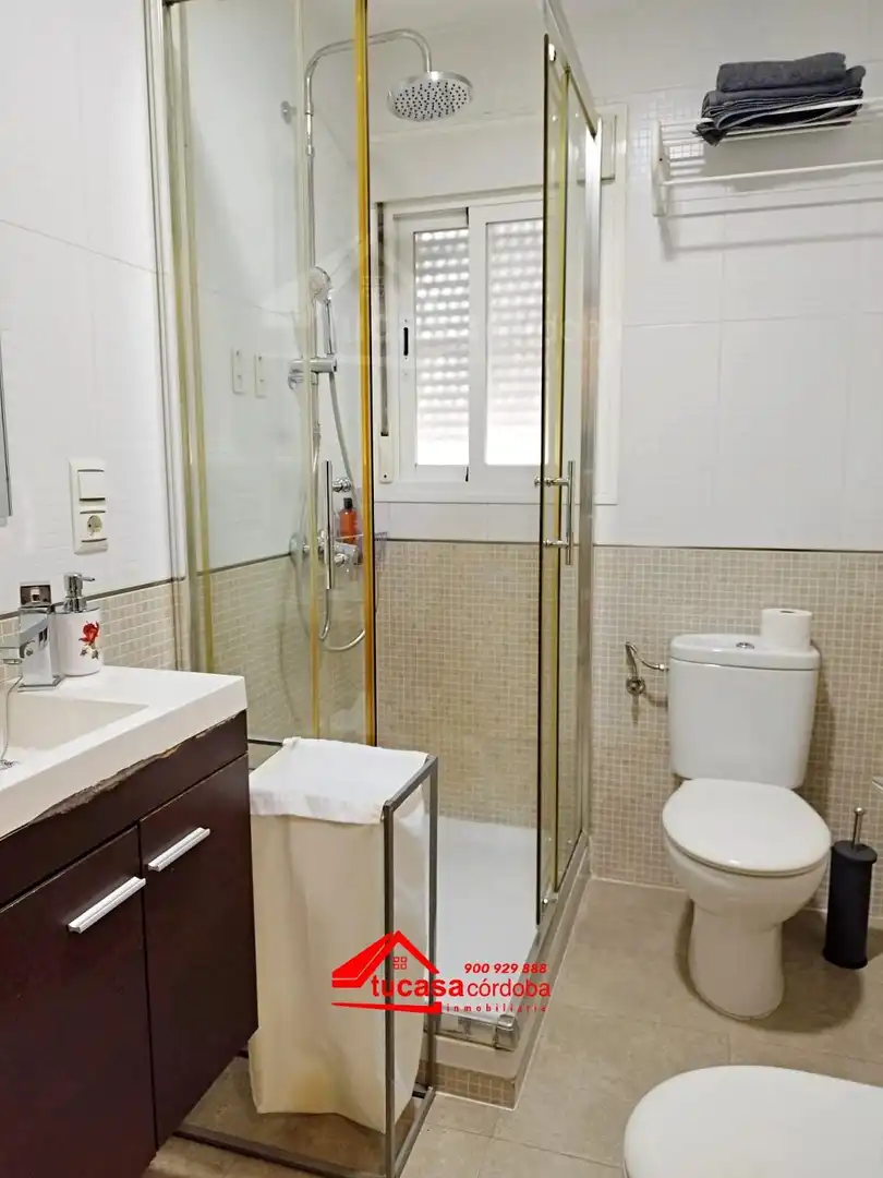 Bathroom of Flat for sale in Córdoba  with Air Conditioner, Heating and Furnished