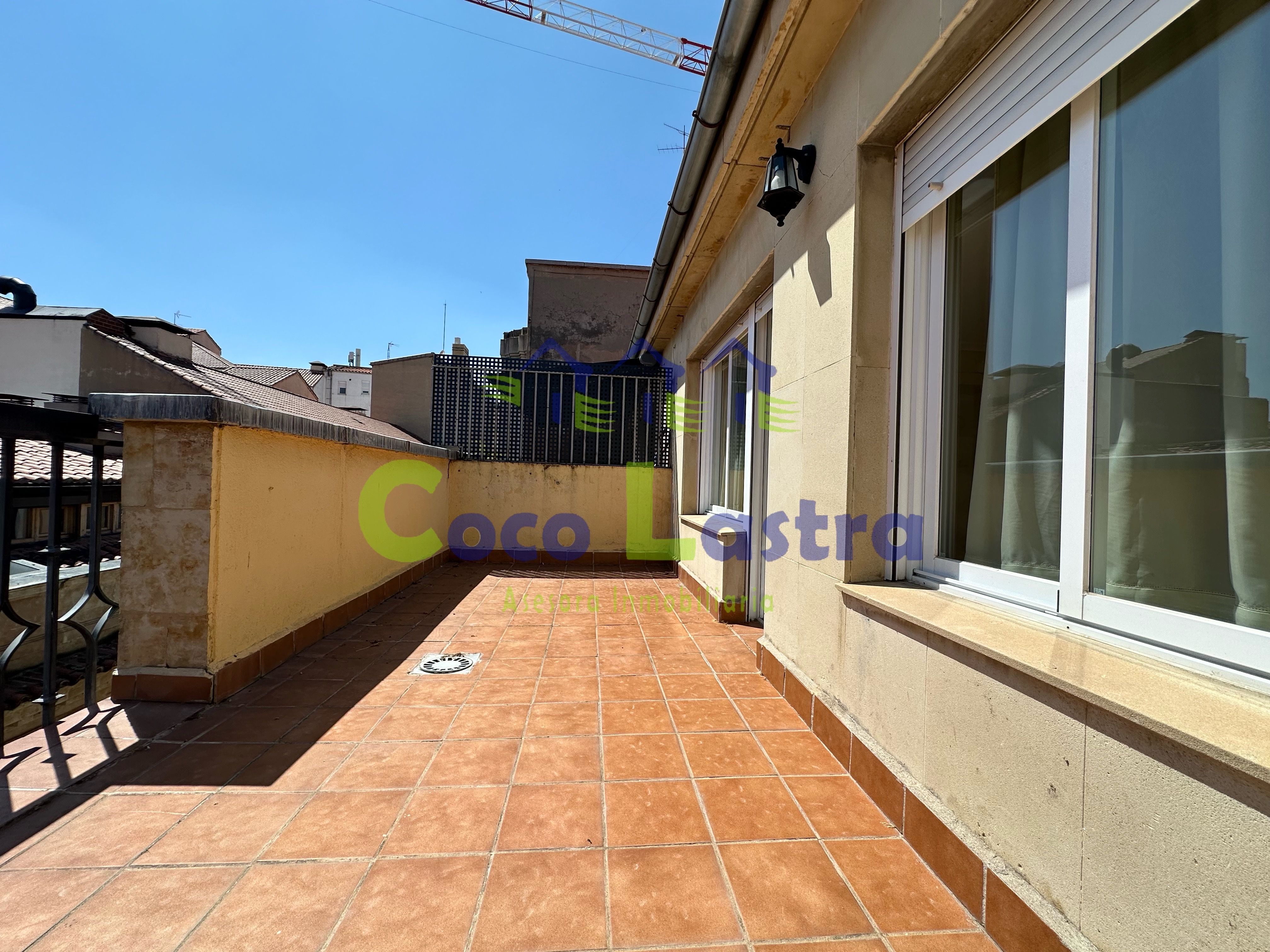 Attic to rent in Calle del Prior, Barrio del Centro