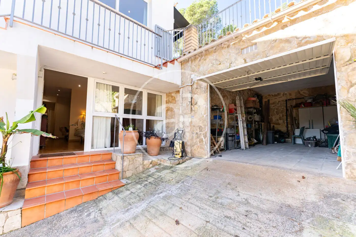 Vista exterior de Casa o xalet en venda en Calvià amb Aire condicionat, Calefacció i Jardí privat