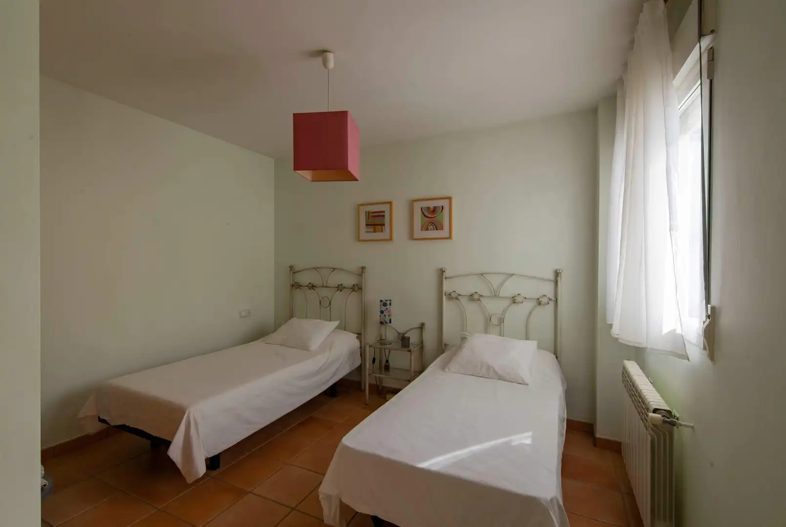 Dormitori de Casa o xalet en venda en La Zubia amb Calefacció i Jardí privat