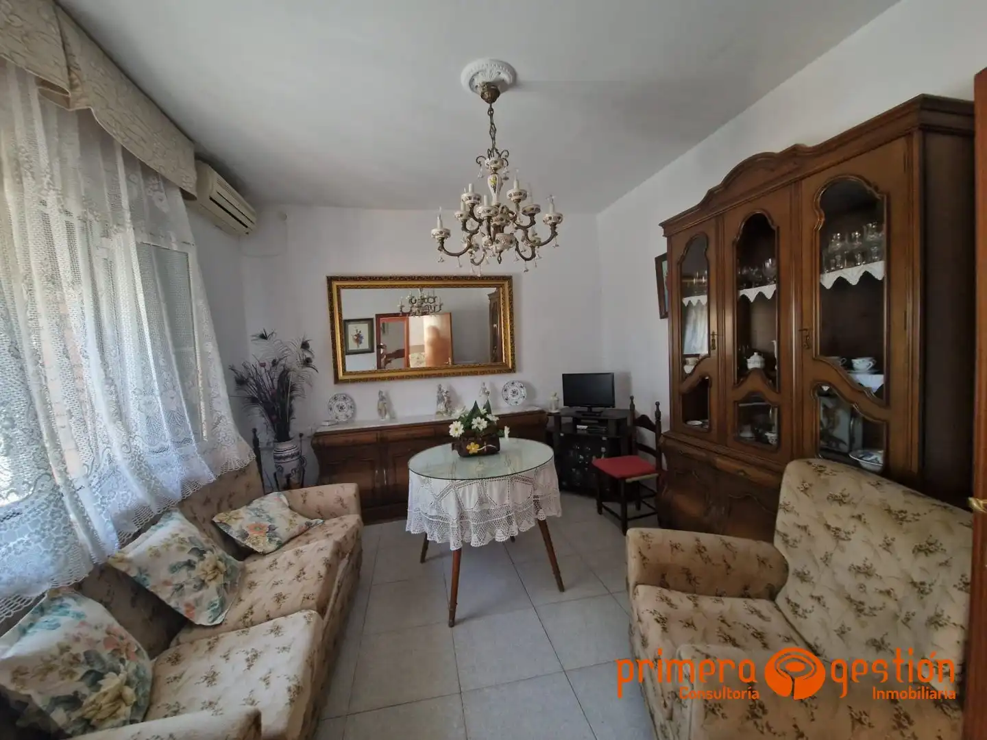 Sala d'estar de Casa o xalet en venda en Lora del Río amb Aire condicionat, Calefacció i Terrassa