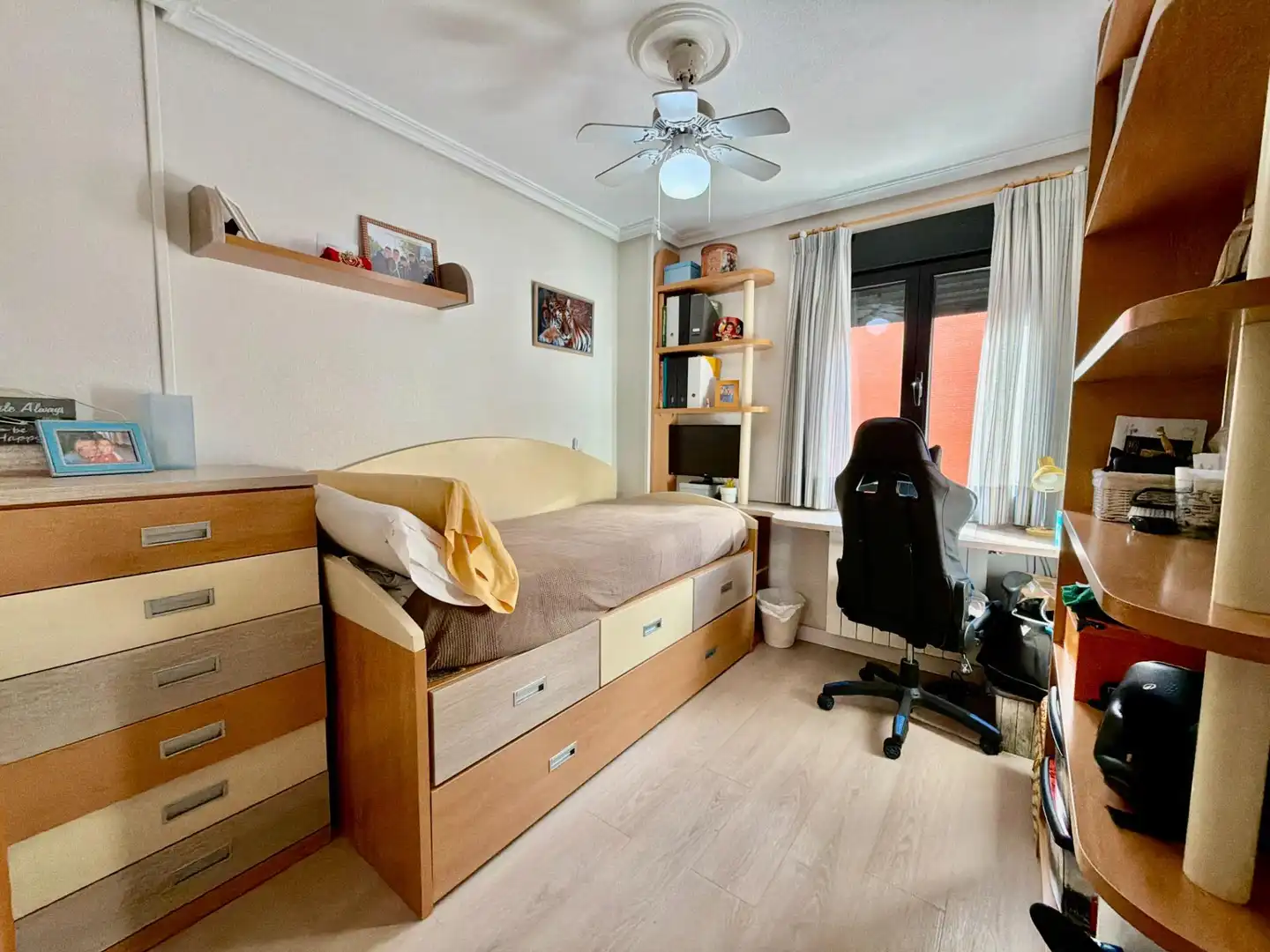 Bedroom of Flat for sale in Madrid  with Air Conditioner, Heating and Storage room