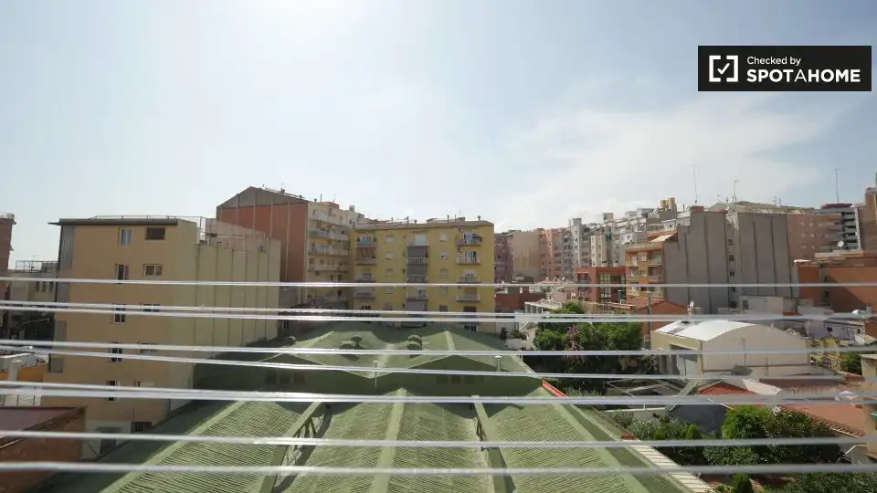 Vista exterior de Piso para compartir en Barcelona con Aire acondicionado, Calefacción y Amueblado