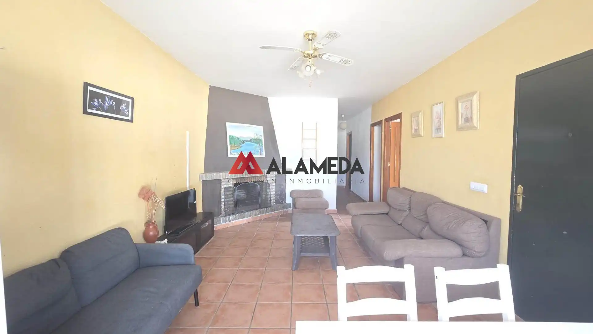 Sala d'estar de Casa o xalet en venda en Chiclana de la Frontera amb Aire condicionat, Jardí privat i Terrassa