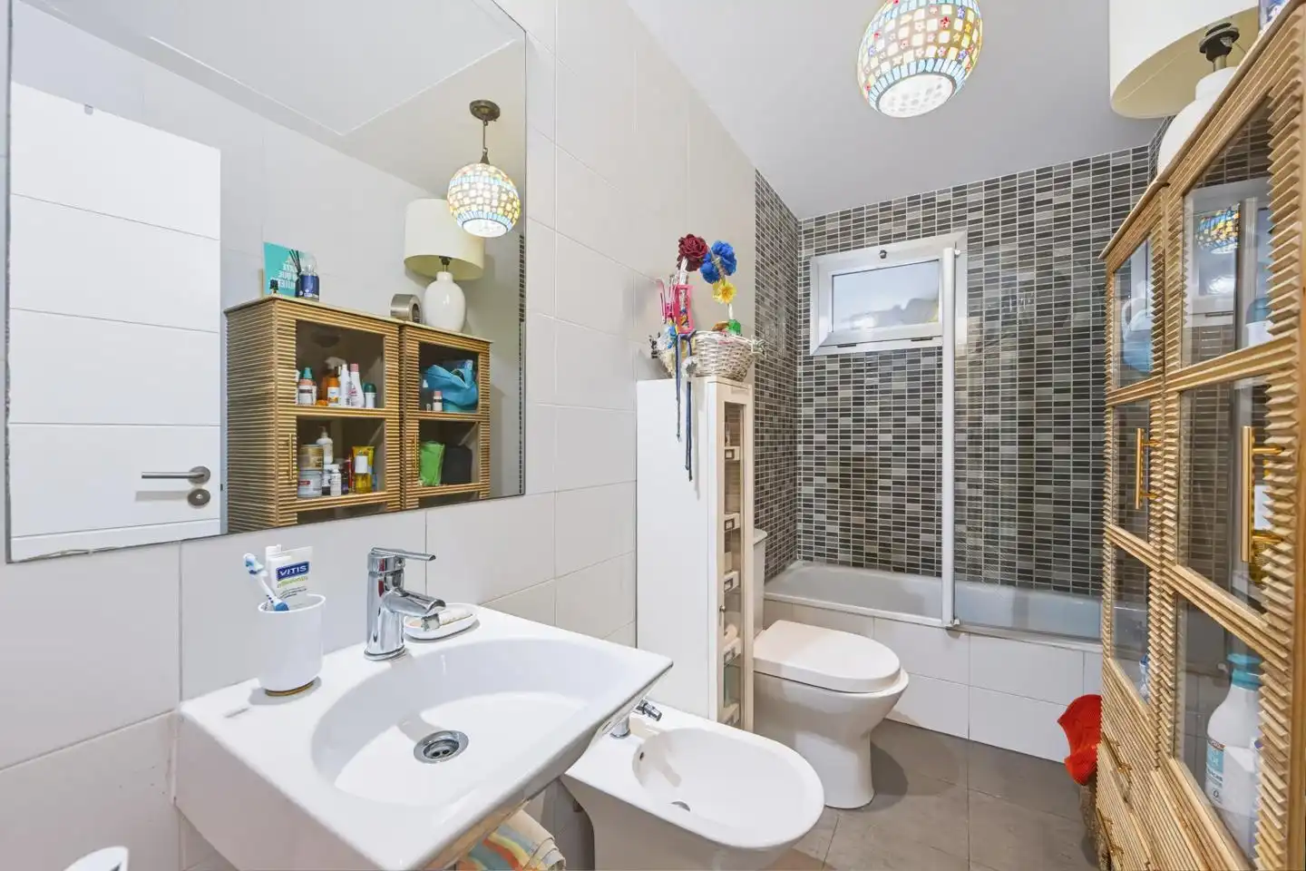 Badezimmer von Wohnung zum Verkauf in Almería mit Klimaanlage, Heizung und Terrasse