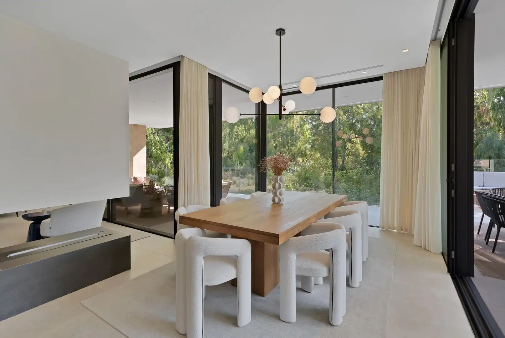 Comedor de Casa o chalet en venta en Marbella con Aire acondicionado, Calefacción y Jardín privado