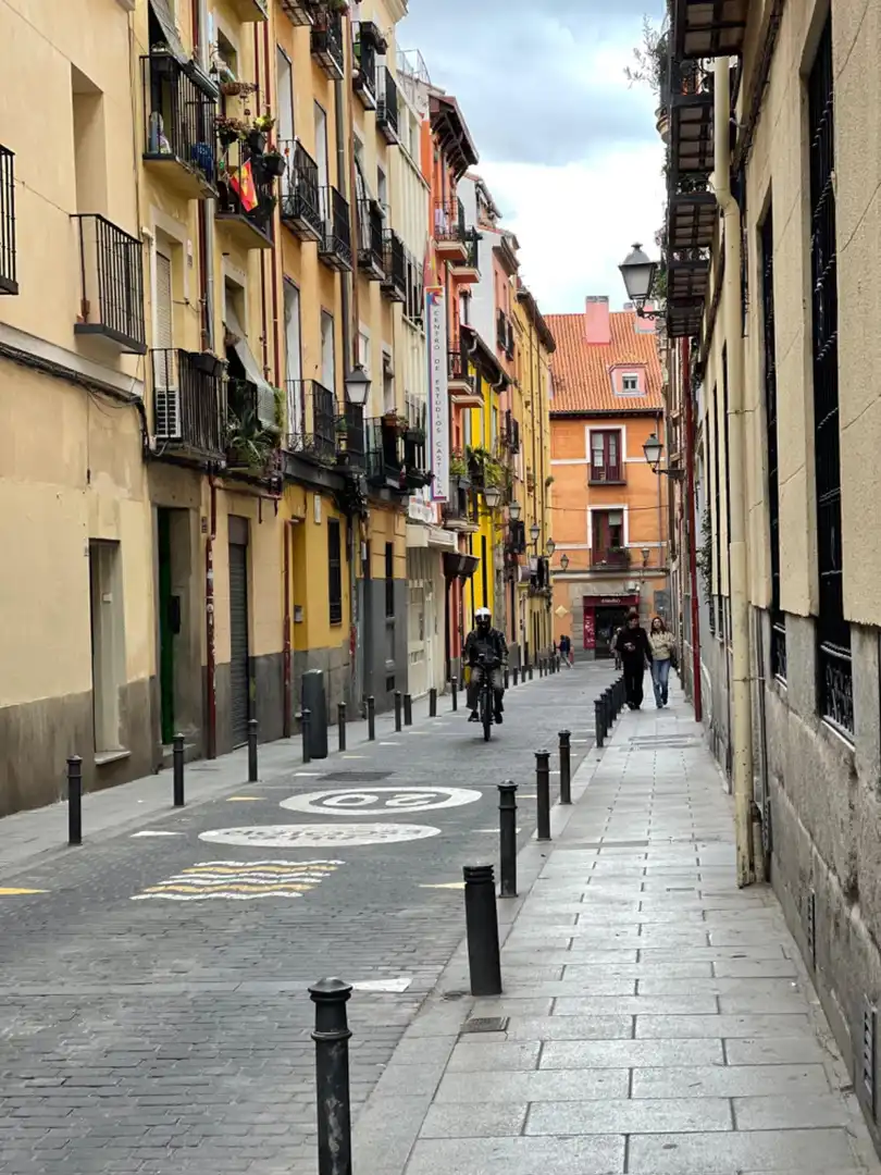 Vista exterior de Estudio en venta en Madrid con Calefacción y Amueblado