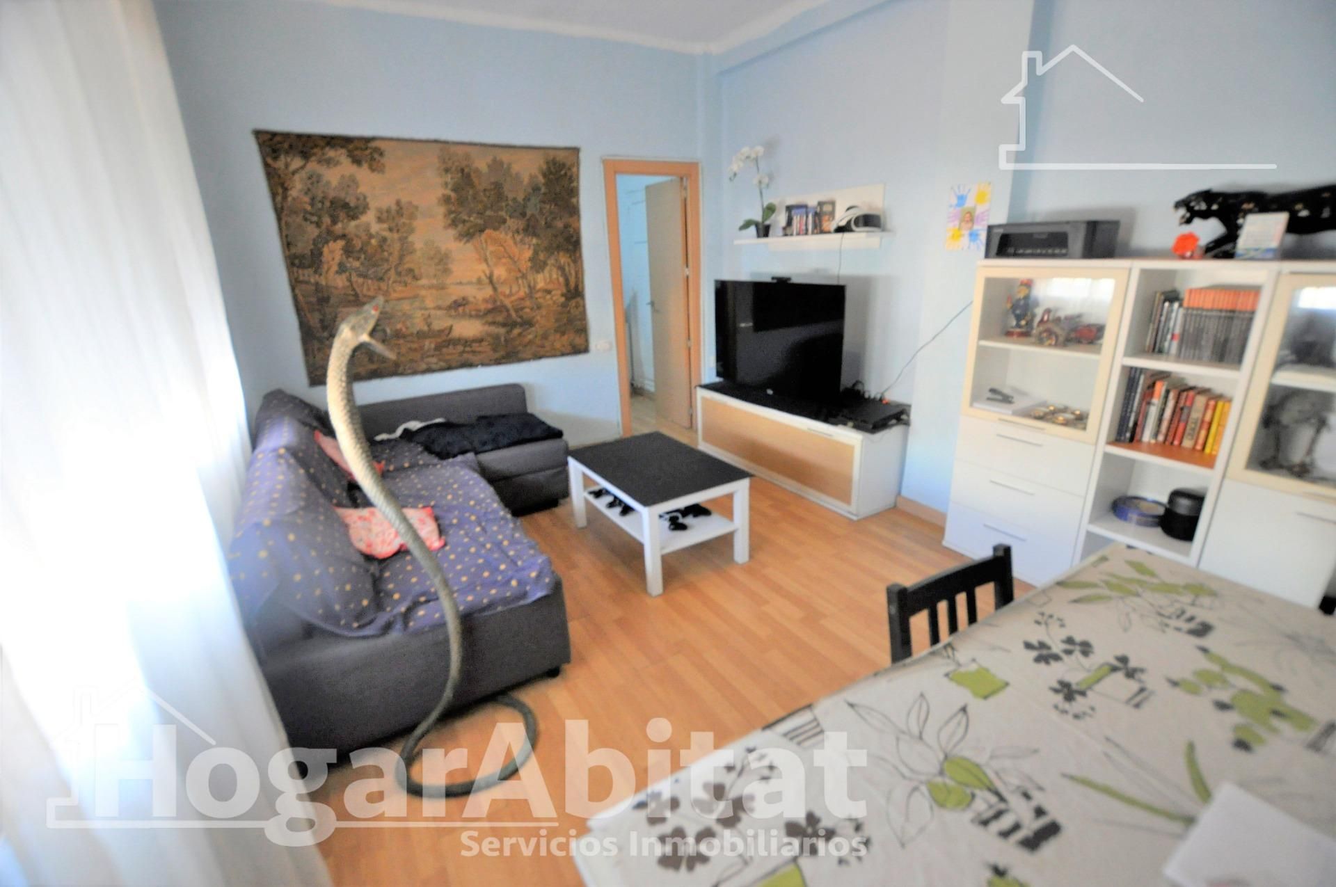 Sala d'estar de Pis en venda en  Valencia Capital amb Aire condicionat