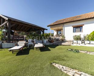 Jardí de Casa o xalet en venda en Fresnedillas de la Oliva amb Calefacció, Jardí privat i Terrassa