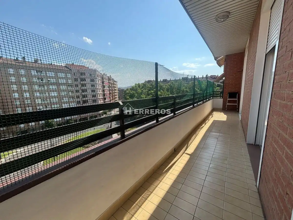 Terrassa de Pis en venda en  Logroño amb Calefacció, Parquet i Terrassa