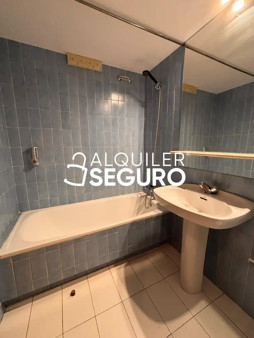 Bathroom of Flat for rent in Madrid  with Heating and Terrace