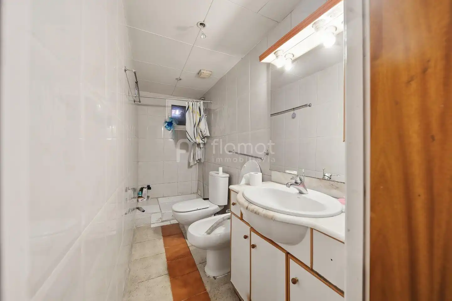 Bathroom of Houses for sale in Figueres
