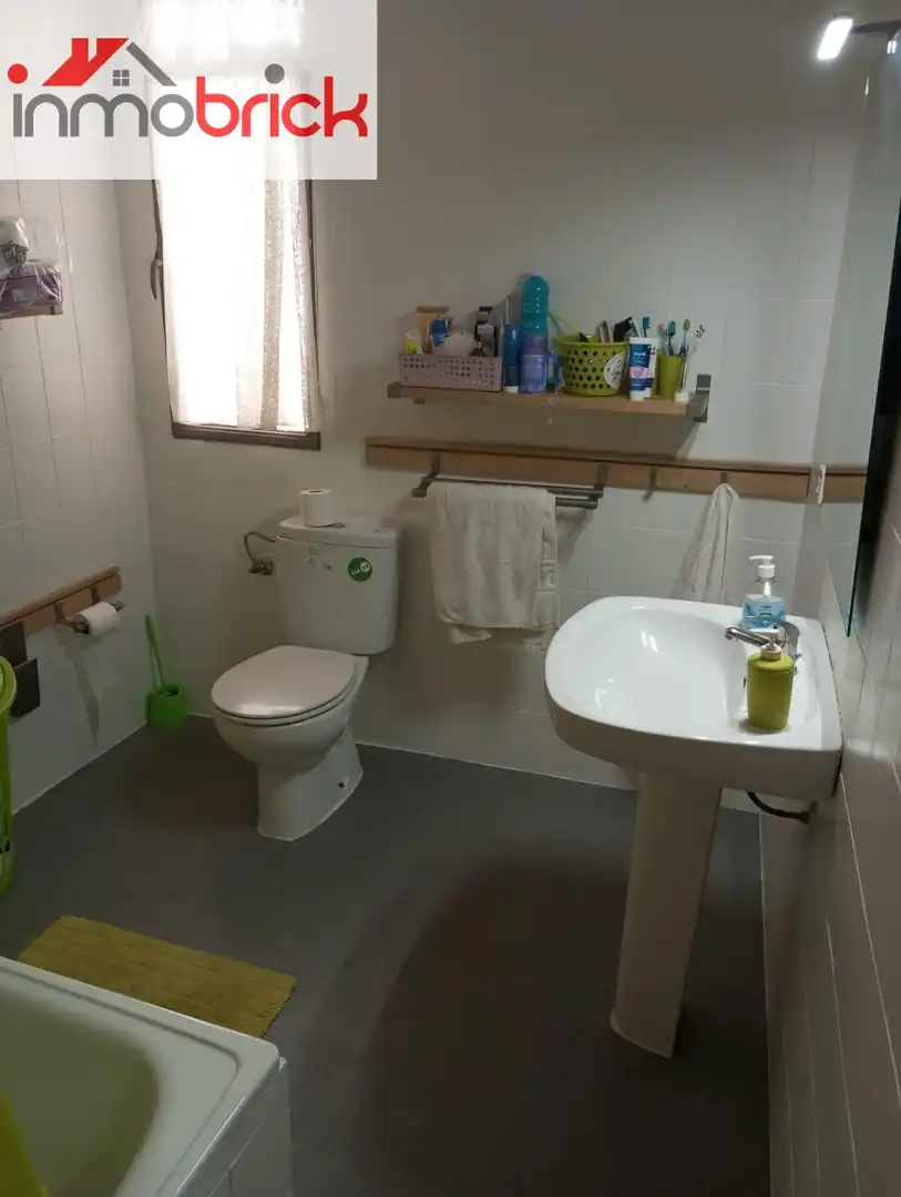 Bany de Pis en venda en Lucena amb Traster i Moblat